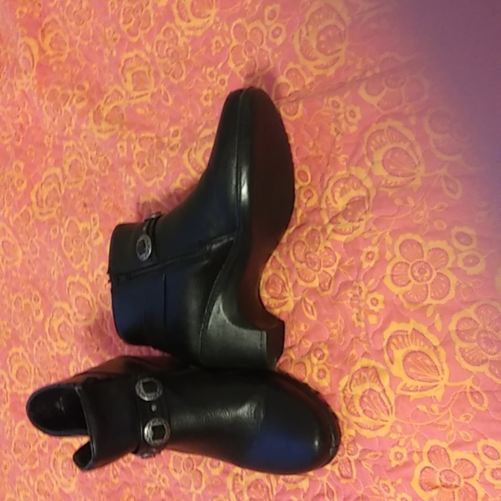 Black easy street comfort wave boots